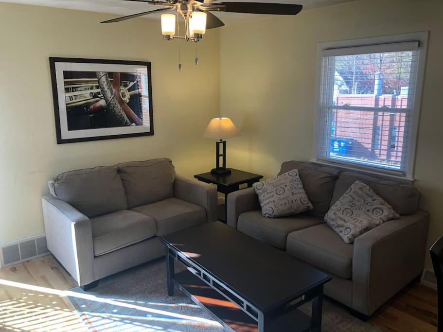 Entire Apartment Close To Downtown - 2 Queen Beds Springfield Exterior foto