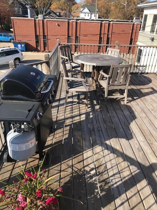 Entire Apartment Close To Downtown - 2 Queen Beds Springfield Exterior foto