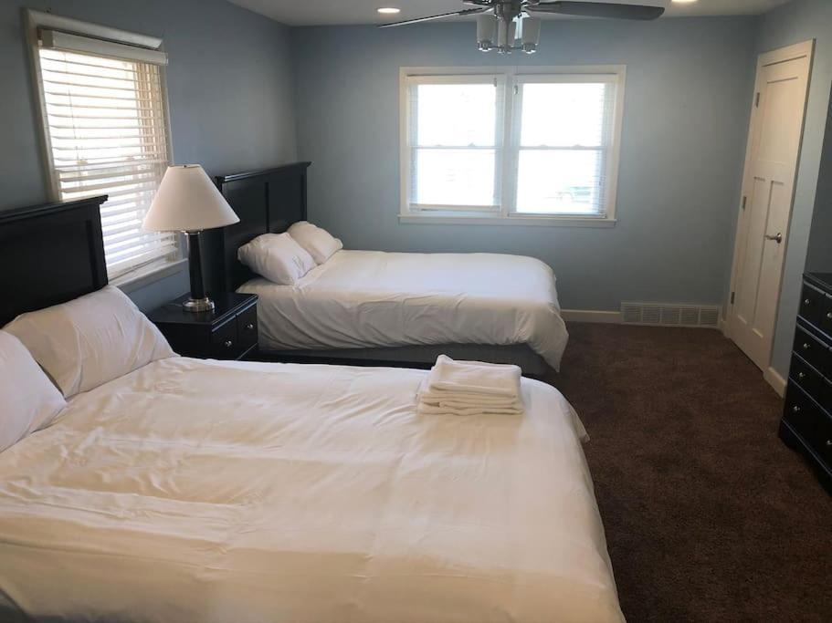 Entire Apartment Close To Downtown - 2 Queen Beds Springfield Exterior foto