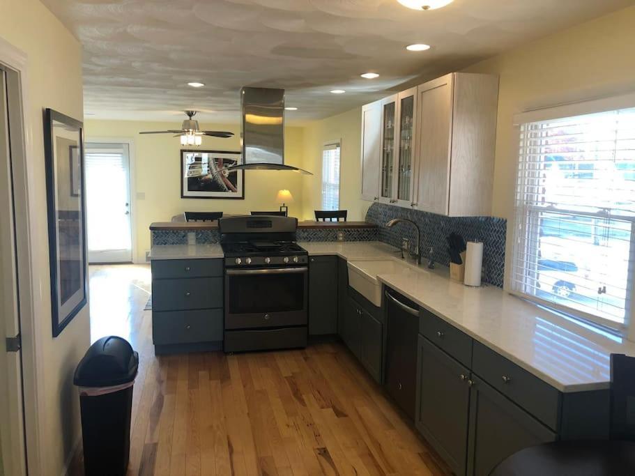 Entire Apartment Close To Downtown - 2 Queen Beds Springfield Exterior foto